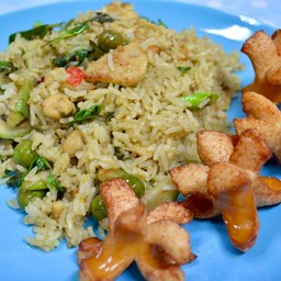 ข้าวคลุกเขียวหวานไก่ + ไส้กรอกทอด