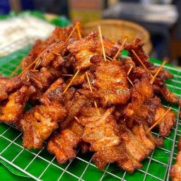 เจ๊จุก หมูทอด 3 รส & สมูทตี้โยเกิร์ต สาขา ศูนย์อาหาร ตลาดไท