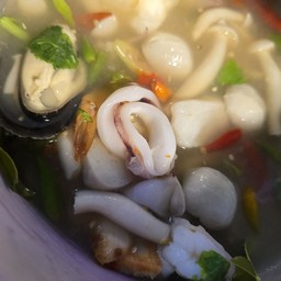 ต้มยำรวมมิตร(กุ้ง,หอย,หมึก,ลูกชิ้นปลา)