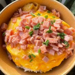 ข้าวไข่ข้นแฮม