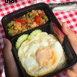 ข้าวกะเพราไก่ไข่ดาว