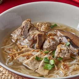 ร้านต้มเส้นตีนไก่ ไก่ฉีก หมูยอ ร้านต้มเส้นตีนไก่ ไก่ฉีก หมูยอ สาขา ปตท.เหล่านาดี