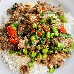 ข้าวกระเพราเนื้อ