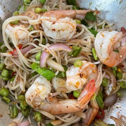 ยำขนมจีนกุ้งสุก