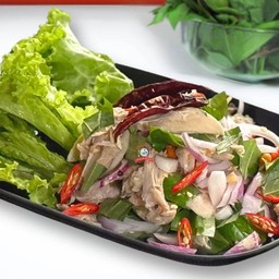 ยำไก่ ผักแพว