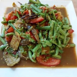ตำถั่วฝักยาวปูปลาร้า Lentils, crab, fermented fish
