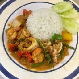 ข้าวผัดผงกะหรี่กุ้ง+หมึก