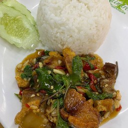 ข้าวกระเพราหมูกรอบ