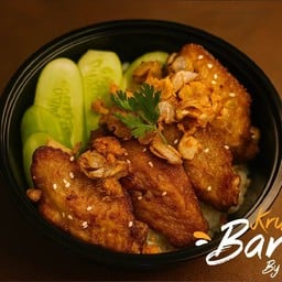 ข้าวไก่ทอด (ปีกกลางทอดกระเทียม)