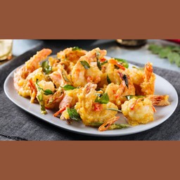 Prawn Fritters with Salted Egg (กุ้งชุบแป้งทอดราดไข่เค็ม)