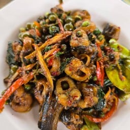 ผัดเผ็ดปลาไหล