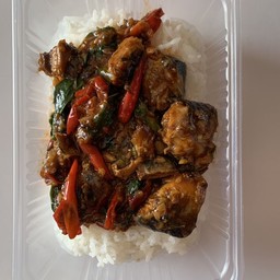 ข้าวผัดกะเพราปลากระป๋อง