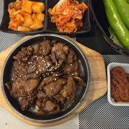 불향가득돼지불고기bulhyang-gadeug dwaeji bulgogi