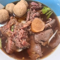ก๋วยเตี๋ยวเนื้อตุ๋น