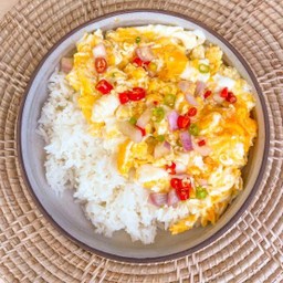 คั่วไข่ราดข้าว