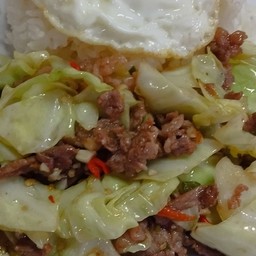 ผัดกะหล่ำเนื้อ