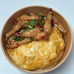 ข้าวไข่ข้น กระเพราหมูชิ้น