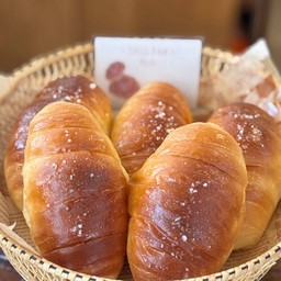 Shio-Pan ( ชิโอะปัง ขนมปังเกลือ )