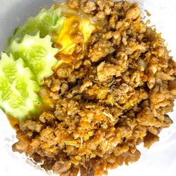 ข้าวหมูสับกระเทียมไข่ข้น