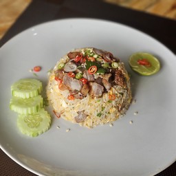 ข้าวผัดหมูทอดขลุกขลิกพริกขี้หนูสวน