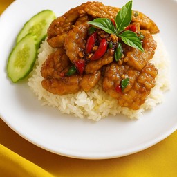 ข้าวหมูสับแผ่นคั่วพริกเกลือ