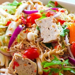 ยำมาม่าหมูสับ+หมูยอ