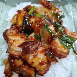 หมูกรอบผัดพริกเผา