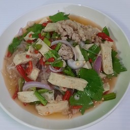 ยำวุ้นเส้น ใส่หมูยอ และหมูสับ