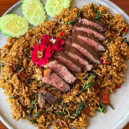 กระเพราคลุกข้าวเนื้อย่าง Lm