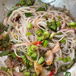 ยำขนมจีน