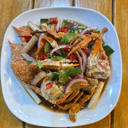 ยำปูม้านึ่ง