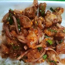 ข้าวยำหมูกรอบ