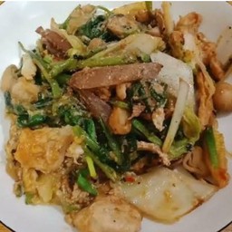 สุกี้รวมไก่ หมู หมึกกรอบ