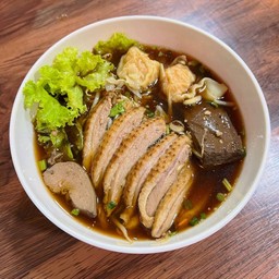 ก๋วยเตี๋ยว-เกี๊ยวกุ้ง-เป็ดพะโล้