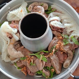 เกาเหลาหม้อไฟ เนื้อตุ๋น เนื้อสดน่องลาย ลูกชิ้น ตับ ไส้ สไบนาง