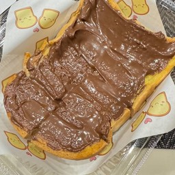 ขนมปังปิ้งช็อคเฮเซลนัท