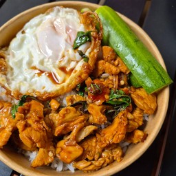 กระเพราไก่ราดข้าว