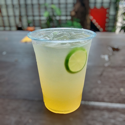 น้ำผึ้งมะนาวโซดา/น้ำ