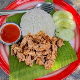 ข้าวกระเทียมหมูชิ้นผัด