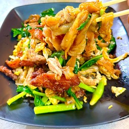 ผัดซีอิ้วไก่ทอด