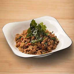 กะเพราหมูสับ (Stir-Fried Minced Pork with Holy Basil)