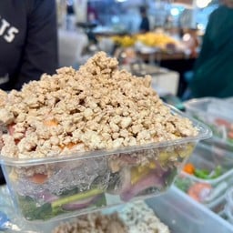 ยำมาม่ารวมมิตรโคตรหมูสับ