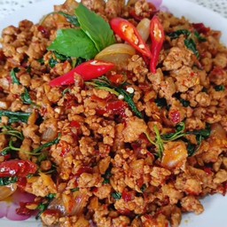 กะเพราหมูสับพริกเเห้ง กับข้าว