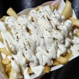 เฟรนฟรายส์ราดซอสหัวหอม