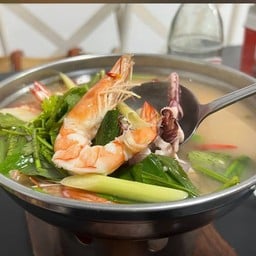 ต้มยำทะเลน้ำใสหม้อไฟ Tom Yum Seafood Clear Water Hot Pot