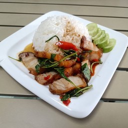 กะเพราหมูกรอบ