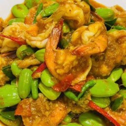 ข้าวราดผัดพริกแกงใต้สะตอ