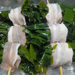 สาหร่ายผัดหมู