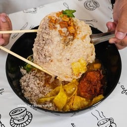 ก๋วยเตี๋ยวต้มยำ หมูเด้งยักษ์