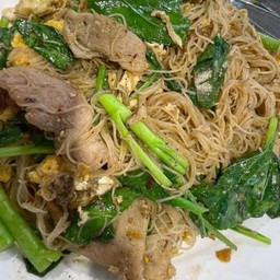 เส้นหมี่ขาวผัดซีอิ้วหมูหมัก